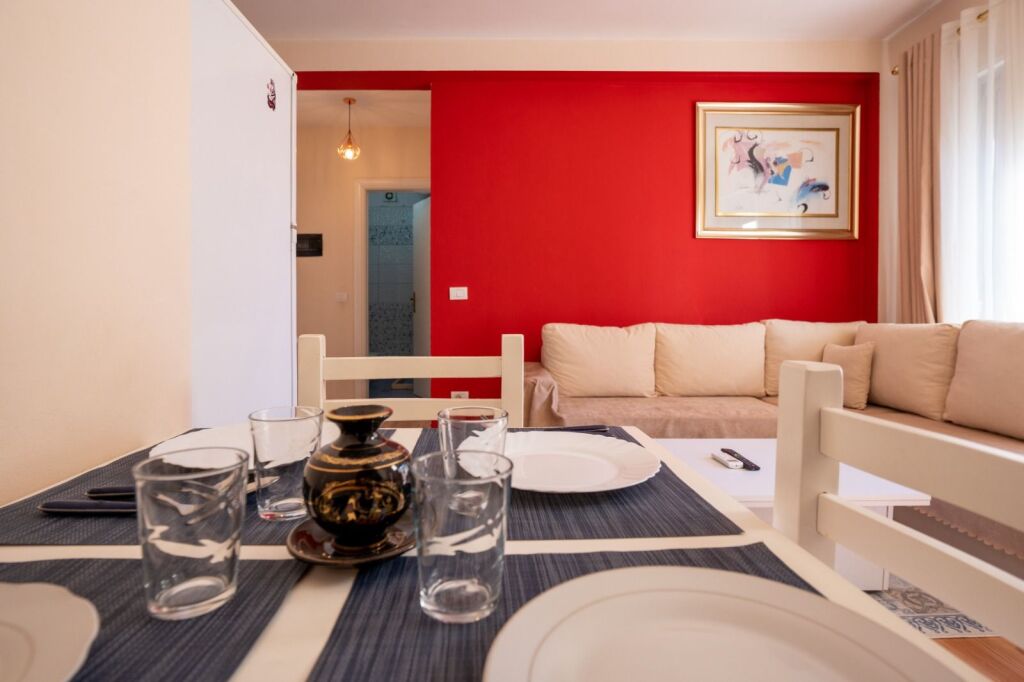 Jepet me Qera Apartament 1+1 ne Plazh Durres