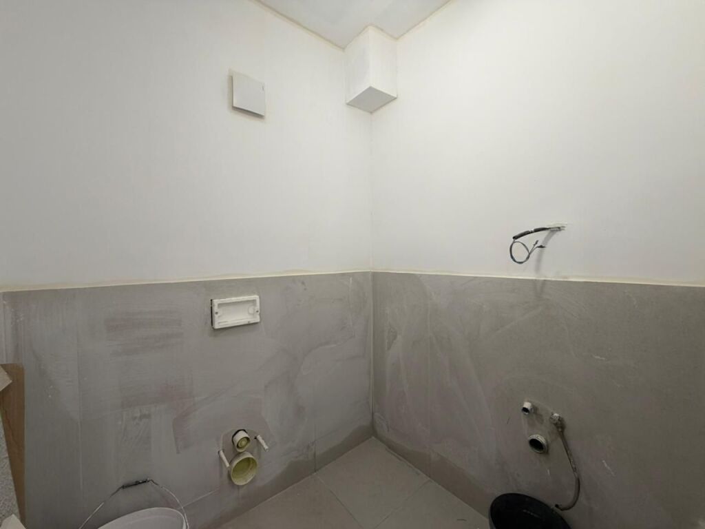 🏠 FOR SALE: Commercial Space 49m² (📍Xhamllik - Oslo Bar, 300m from the Intersection) 🔥 Great Opportunity || Roadside Location ✨️ €250,000 💶💶