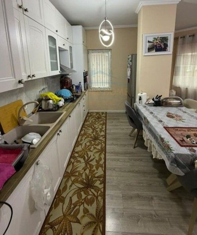 Shitet, Apartament 2+1+2, Liqeni i Thatë,Tiranë