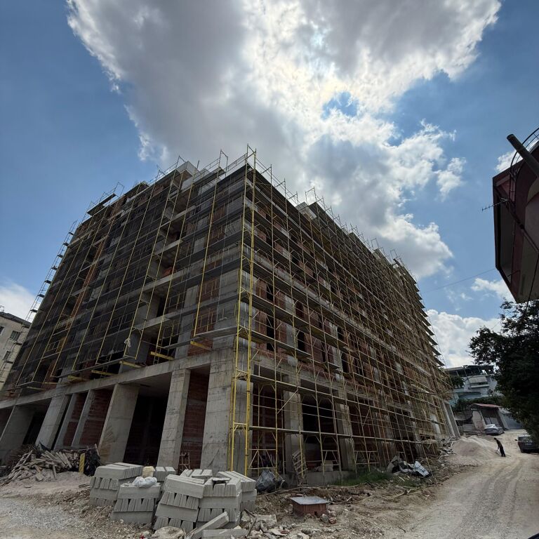 🏡 Shitet Apartament 2+1 – Ali Demi (tek ish Burgu i Grave) ✨