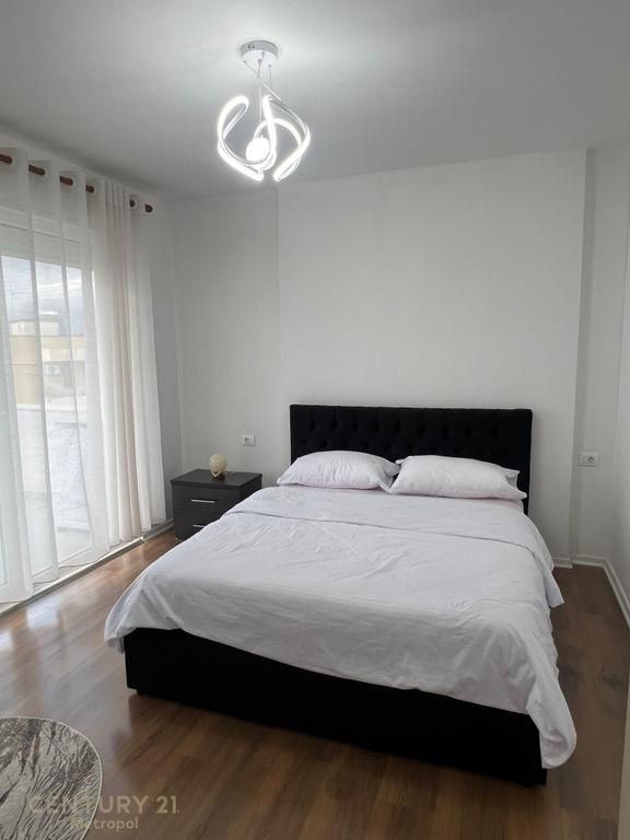 For rent 2+1 apartment with veranda on Rruga e Dibrës! 700 € /Month Total area 105m2