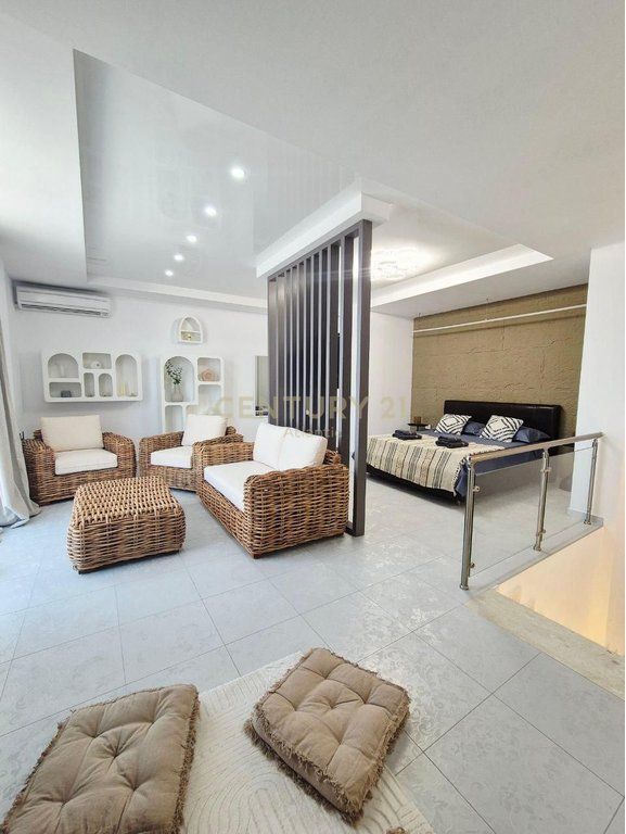 PENTHOUSE FOR SALE IN THE BEACH AREA