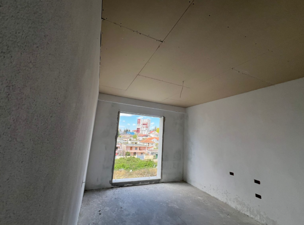 🏡 Shitet Apartament 2+1+2 – pranë Rrethit të Klanit