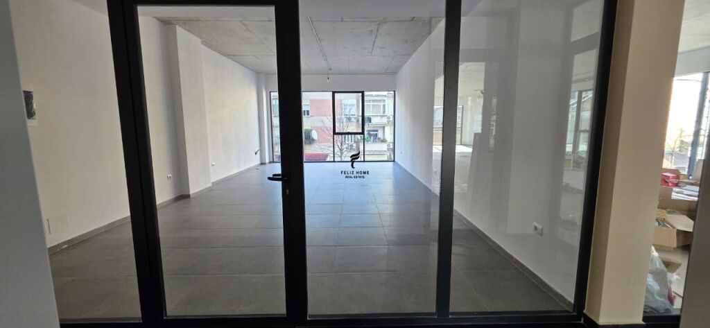 OFFICE FOR RENT 61 M2 BARRICADES STREET 1200 EURO FH-65655
