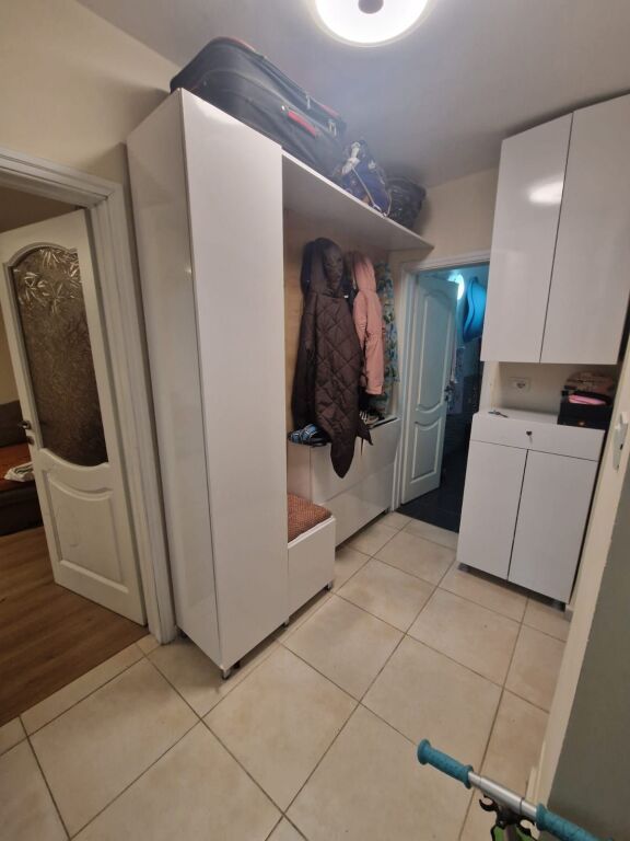 In vendita 1+1, Via Mine Peza (proprietario)