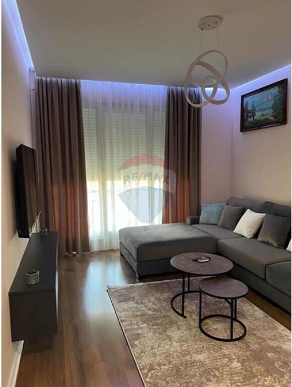Apartament 2+1 per qira te Shkolla e Bashkuar!