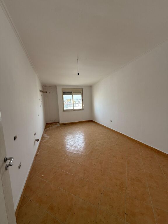 2 apartamente per shitje cmim okazion 1050€/m2 i diskutueshem