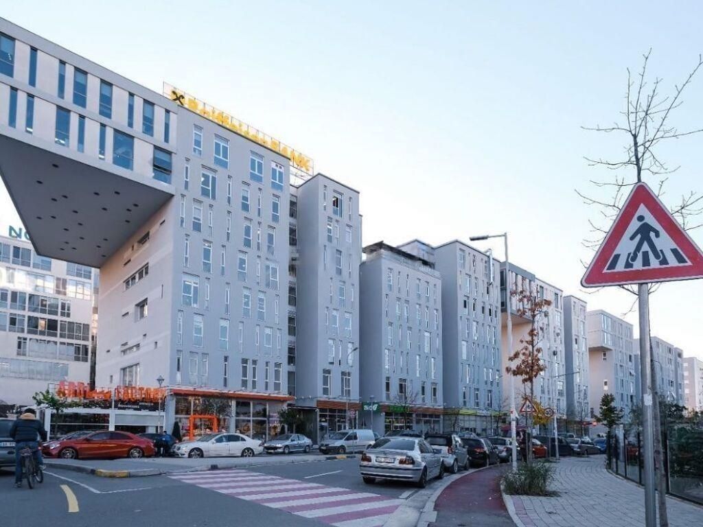 Locale commerciale in affitto vicino alla Clinica Indiana degli Occhi