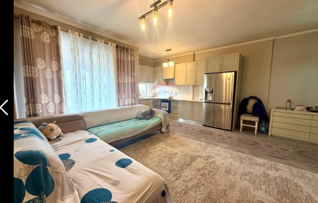 Apartment for sale 2+1+2 near the United School