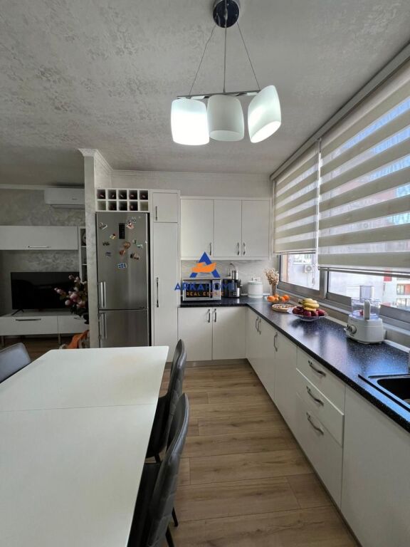 SHITET APARTAMENT 3+1+2+BALLKON "NE YZBERISHT" 210.000 EURO