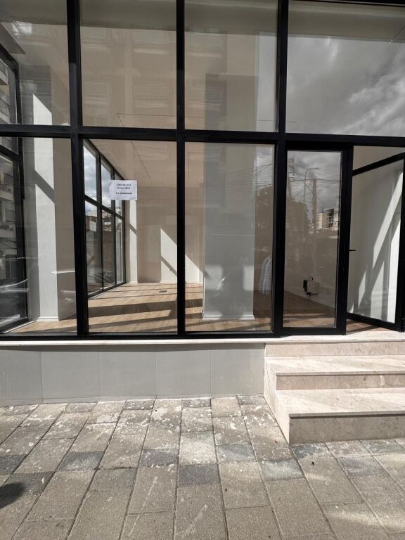 COMMERCIAL SPACE FOR RENT BY THE ROAD NEAR THE PROSECUTOR'S OFFICE OF TIRANA