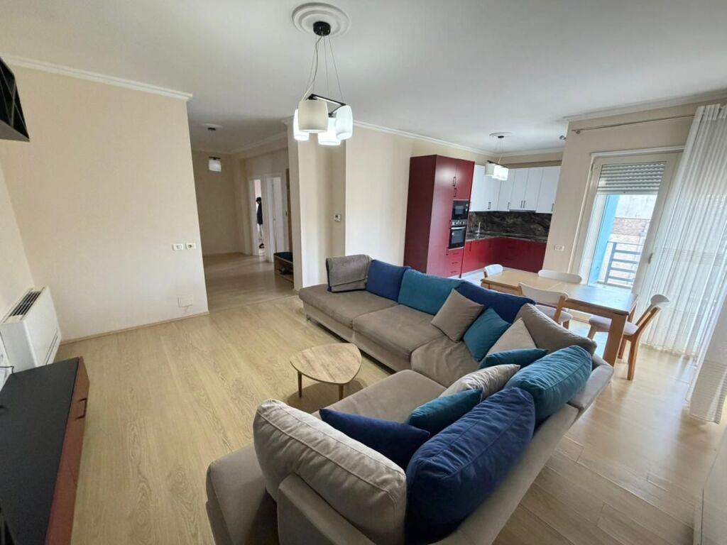 🏡 Jepet me qira 2+1   📍 Rruga Hamdi Sina, pranë Liqeni i Thatë 🌿💶 70,000 lekë/muaj (neto)