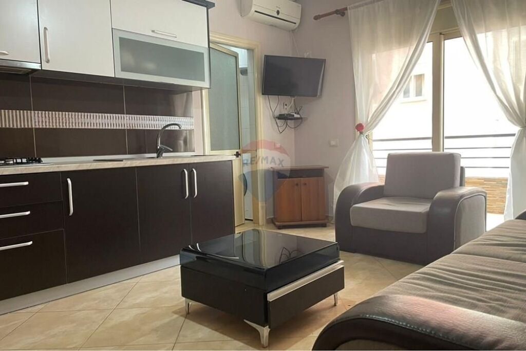 🌊 Apartament 1+1 me Qera – Ujë i Ftohtë, Vlorë
