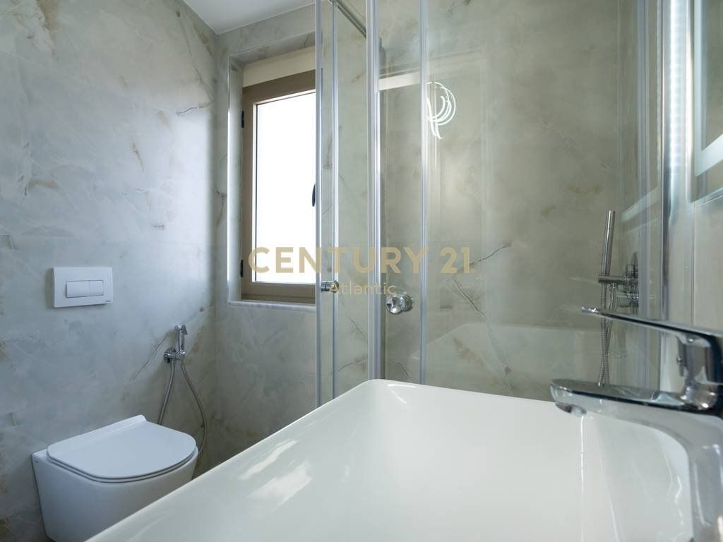 Apartament 2+1 me pamje nga Shitje në Golem