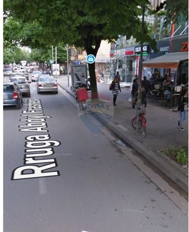 Ambient komercial per qira ne Bllok 222m2