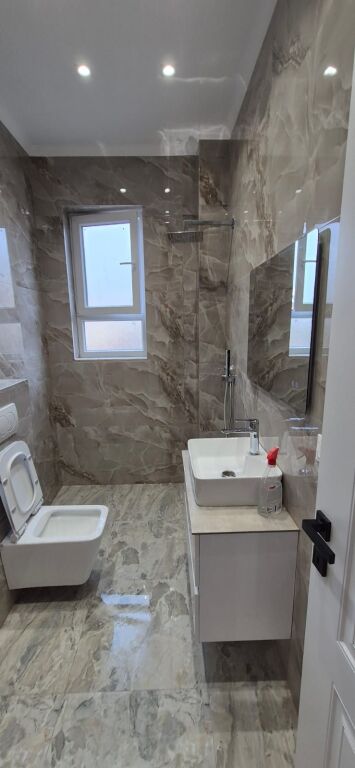 Shitet Apartament 2+1 buze rr.Bardhyl.