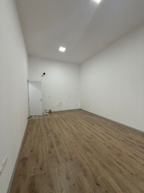 AFFITTASI APPARTAMENTO 2+1 (PER UFFICI)