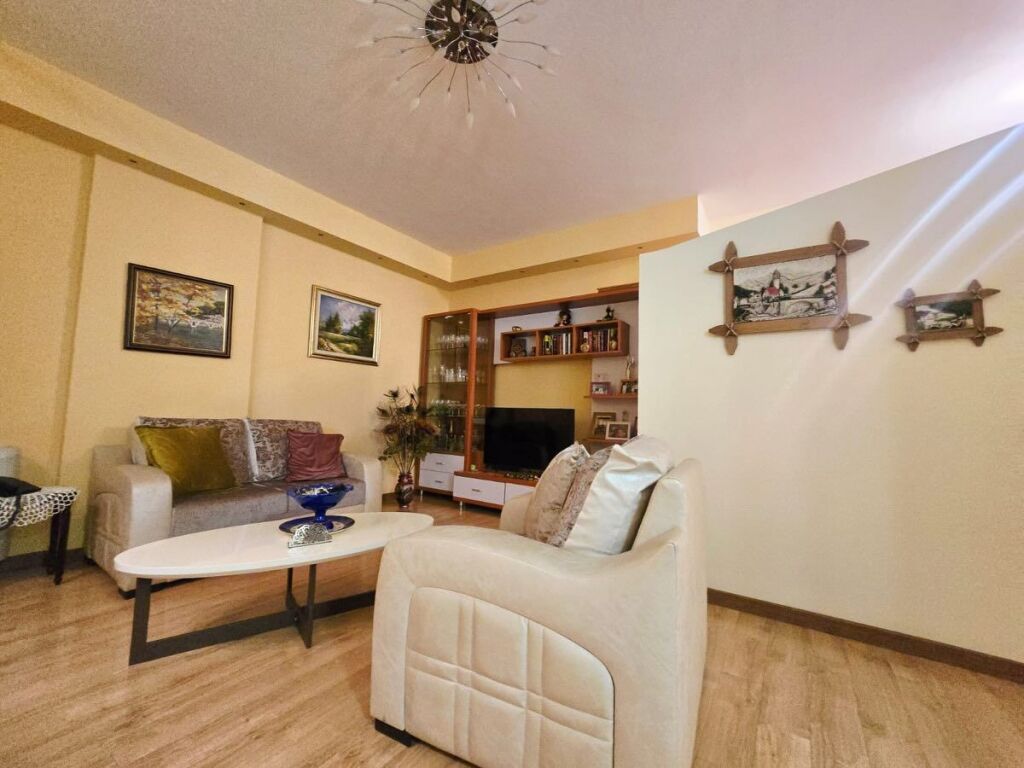 Vendiamo Appartamento 2+1 Vicino a BLLOK, Scuola 11 Gennaio