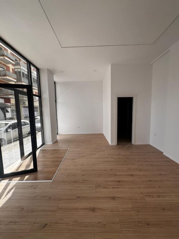 COMMERCIAL SPACE FRONTING THE STREET NEAR THE TIRANA PROSECUTOR'S OFFICE FOR RENT