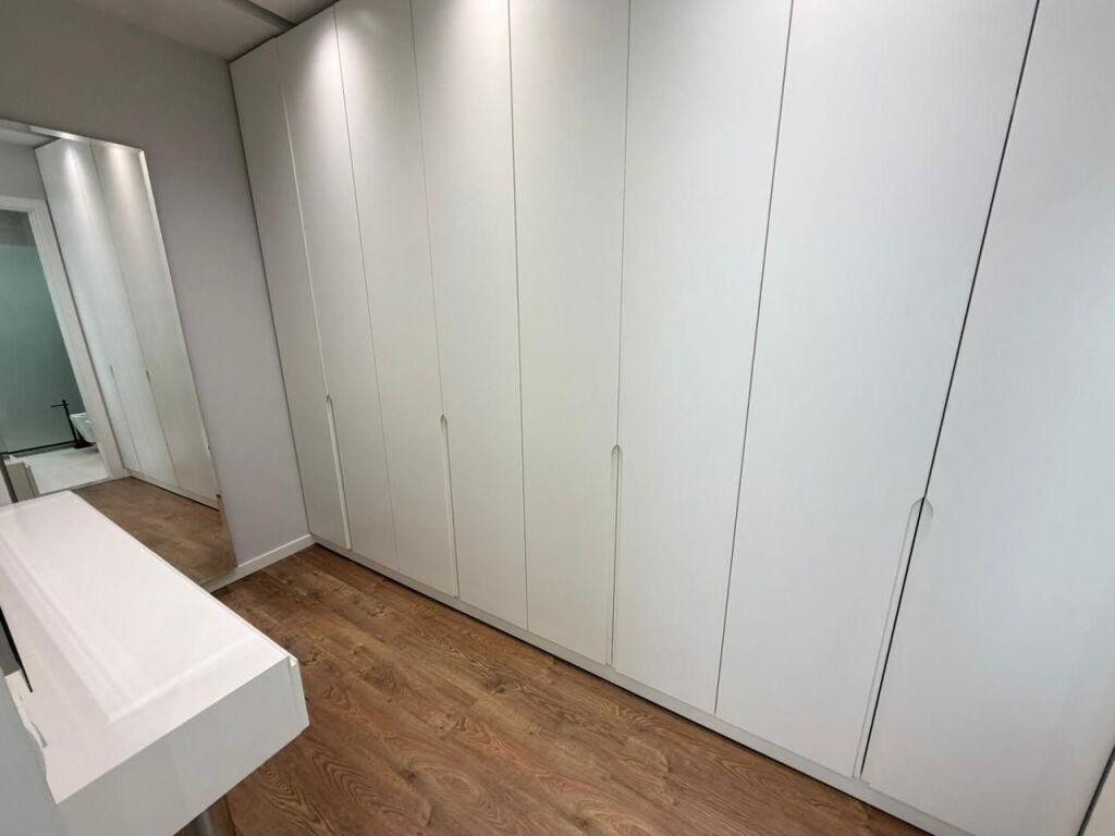 🏡 Vile me Qera 📍 Rruga Dalip Topi, Kodra e Priftit💰 Çmimi: 1000 € / muaj