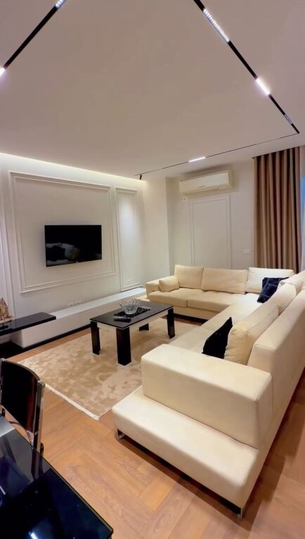 🏡 Apartament 2+1+2 + garazh me qira – Rruga Hoxha Tahsim (pranë Pazari i Ri)