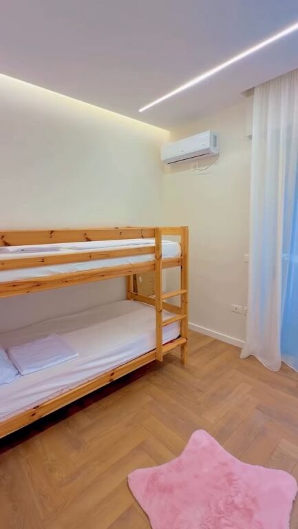 🏡 Apartament 2+1+2 + garazh me qira – Rruga Hoxha Tahsim (pranë Pazari i Ri)