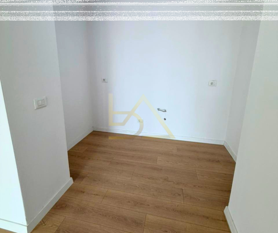 Shitet Apartament– Komuna e Parisit, Tiranë