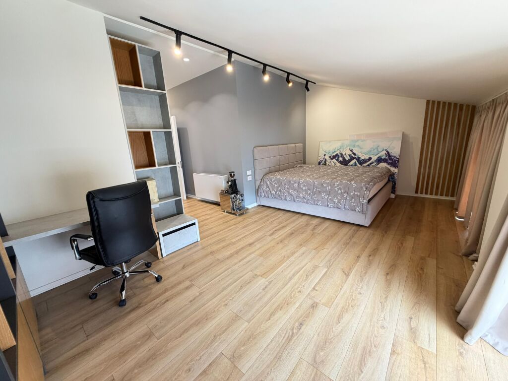 Penthouse me qera 3+1+2+3 parking Teg