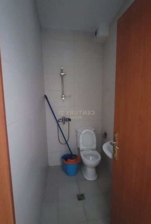 Garsoniere me qira , Brryli