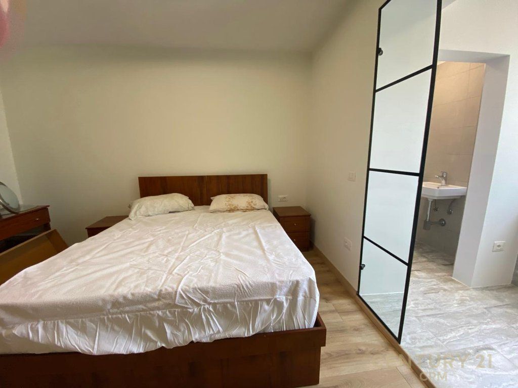 PRANE TREGUT ELEKTRIK DHE BLLOKUT TE AMBASADAVE JAPIM ME QIRA APARTAMENT 1+1+2 600 € /Muaj Sip. Totale  60m2