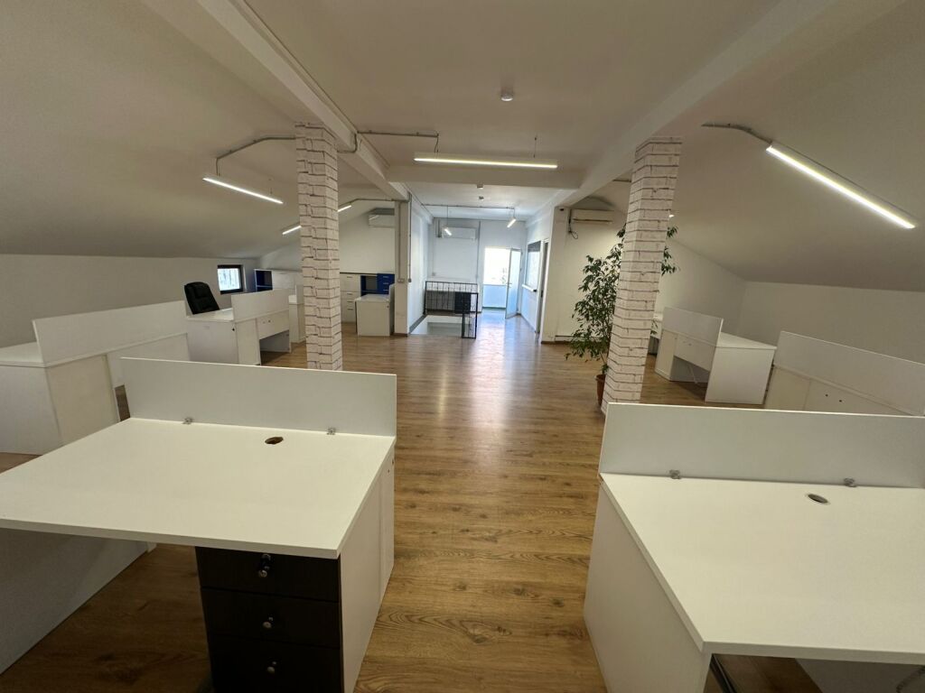 🏢 Ambient Zyre me Qira (Pjesë Vile) – Bllok, pranë Juvenilja