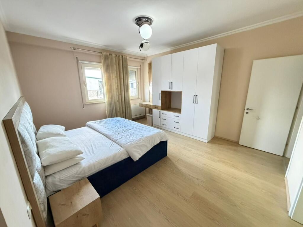 🏡 Jepet me qira 2+1   📍 Rruga Hamdi Sina, pranë Liqeni i Thatë 🌿💶 70,000 lekë/muaj (neto)