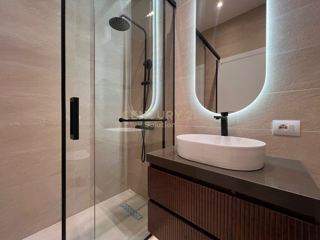 APARTAMENT 1+1 PER SHITJE PRANE PALLATIT ME SHIGJETA ! 155,000 € Sip. Totale  59m2