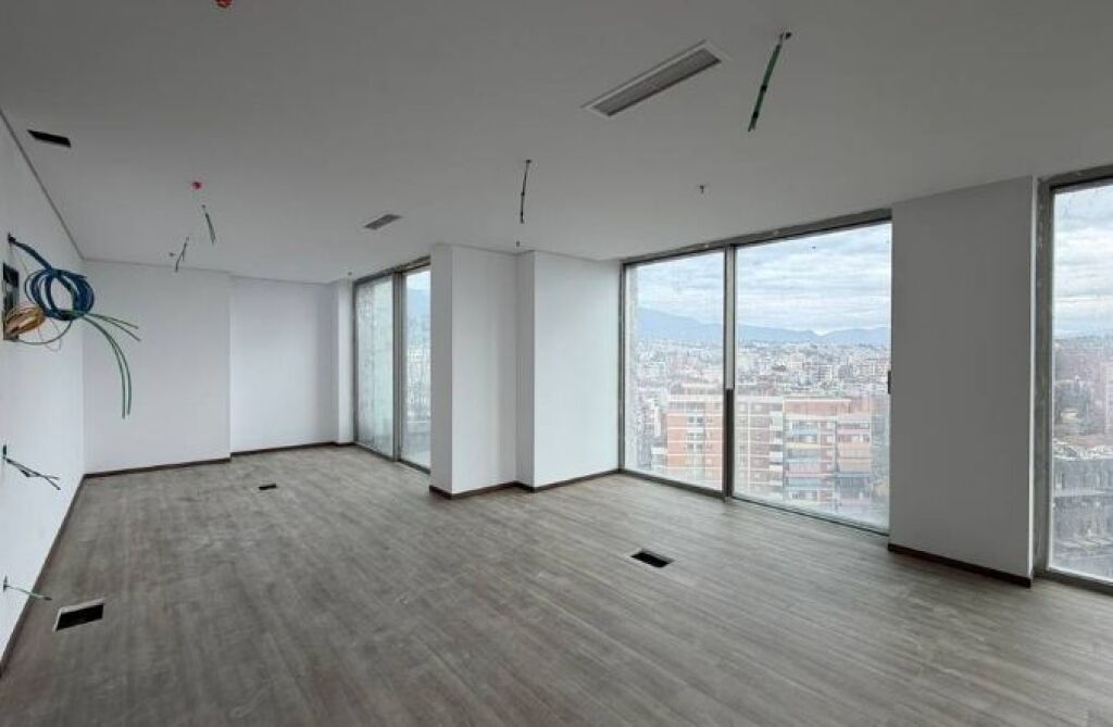 Ambient zyre premium për qera – hapësirë fleksibile