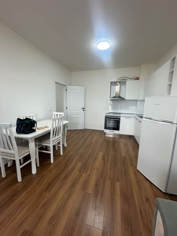 Apartament me qera 1+1