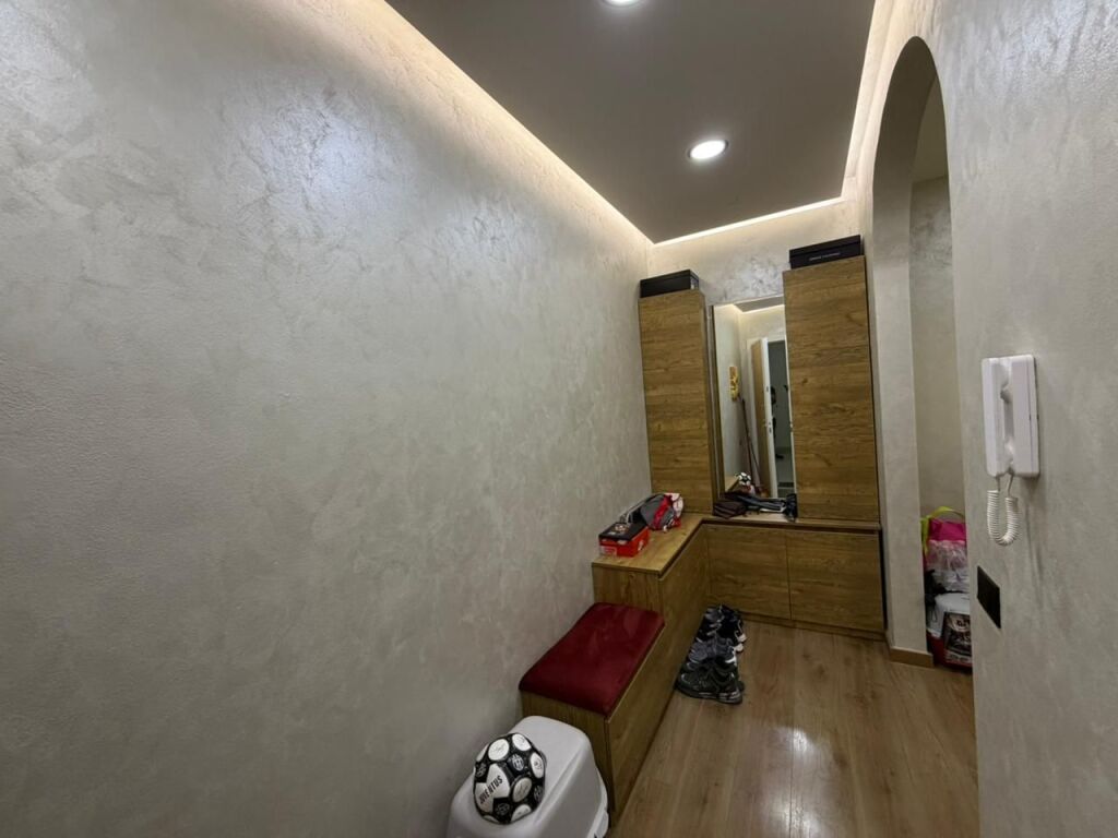 Apartament 2+1 ne shitje Komuna e Parisit ne Tirane