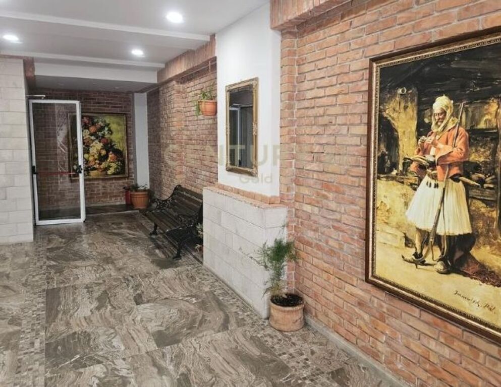 Zyrë 2+1 për qera – hapësirë e gatshme për biznes