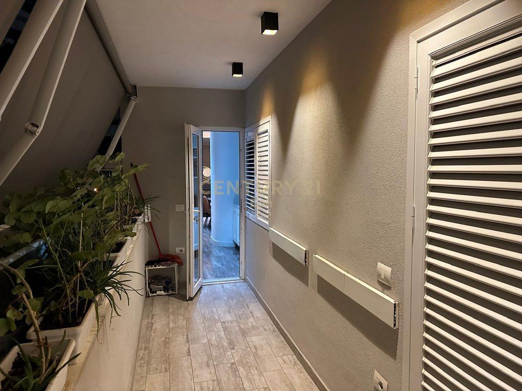 JAPIM ME QIRA APARTAMENT 2+1+2 NE QENDER TE DURRESIT PRANE PORTIT!