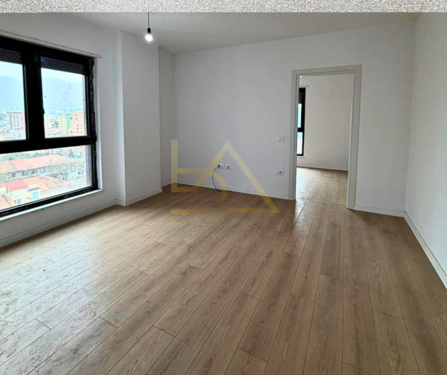 Shitet Apartament– Komuna e Parisit, Tiranë