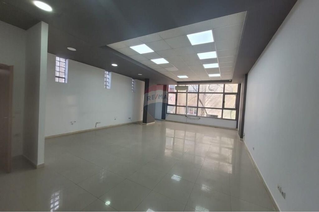 Zyrë - Për Qira - Myslym Shyri, Tiranë