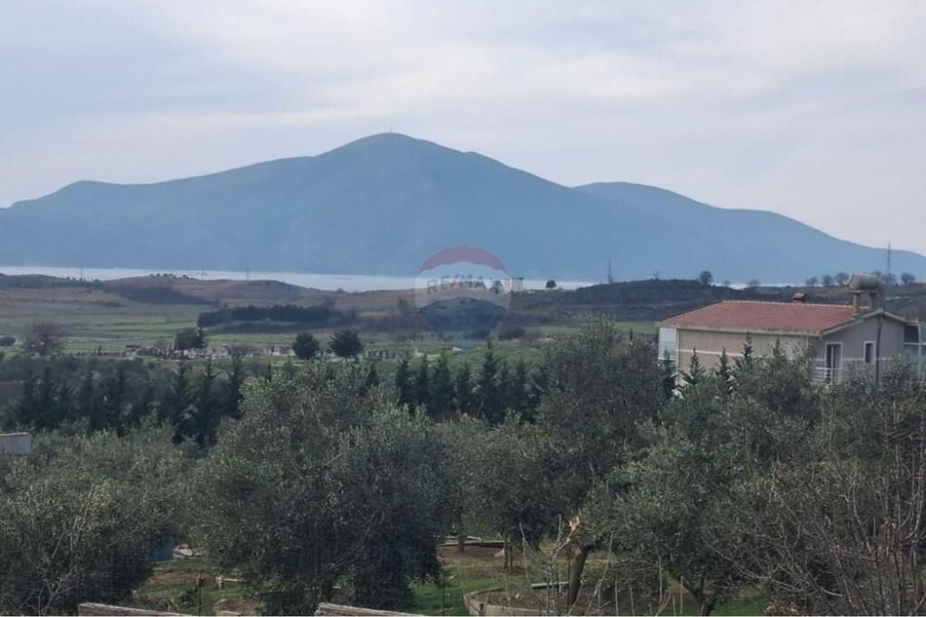 Shtepi 2 kateshe ne shitje , Tragjas