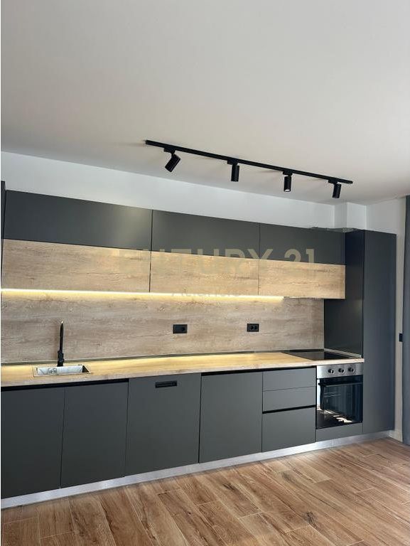 Apartament 2+1+2 për Shitje në Plazh, Durres ME PAMJE NGA DETI