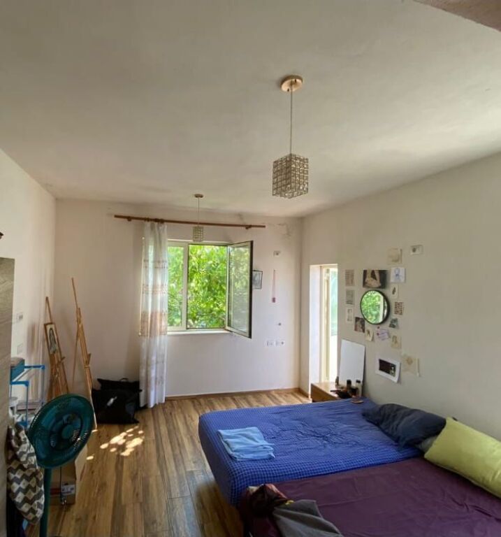 APARTAMENT 1+1. 27000 LEKE.ISH TREGU ELEKTRIK