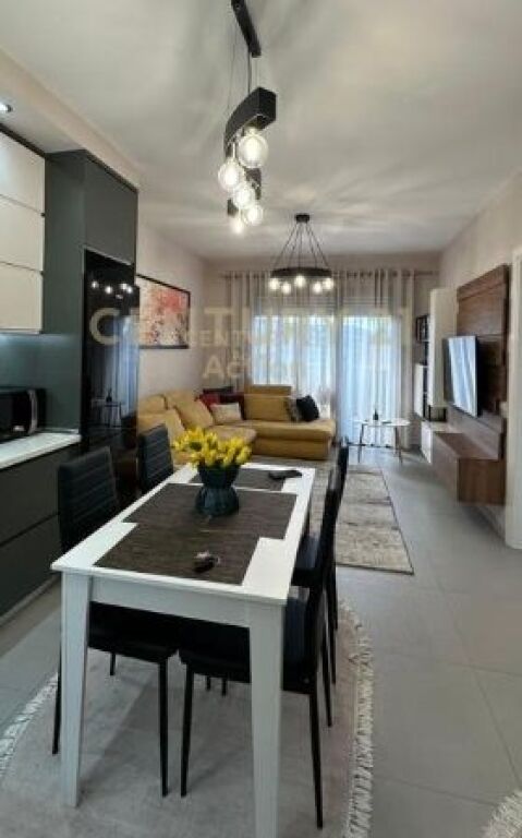 Apartament 1+1 me qera – 2 ballkone dhe pamje e hapur