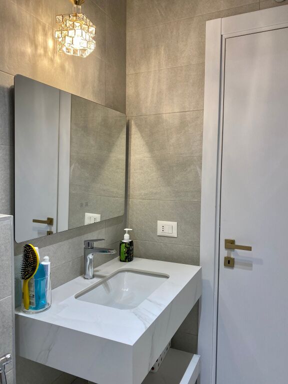 Jepet garsoniere me qira Arlis,Farmacia 10.