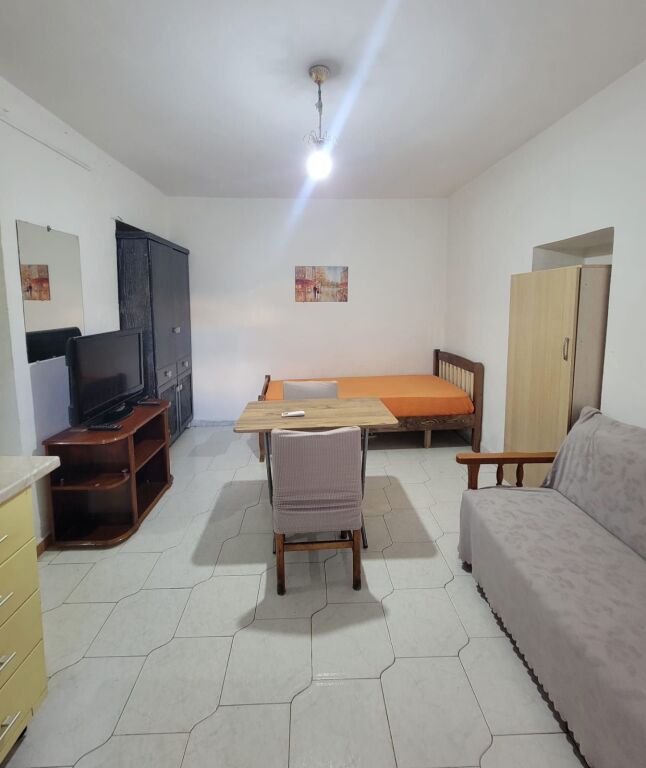 📌 Jepet me Qera Garsoniere ne Xhamllik tek Kongresi i Manastirit,