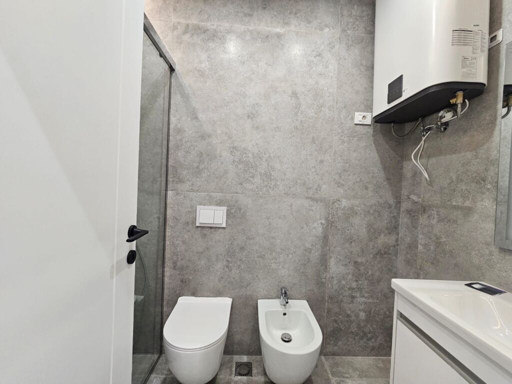 Apartament 2+1 per qira te Mine Peza