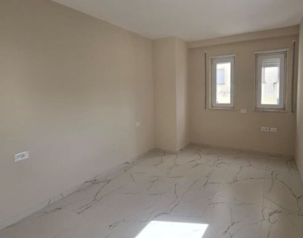 Apartment 2+1 empty for rent– ideal for living or office