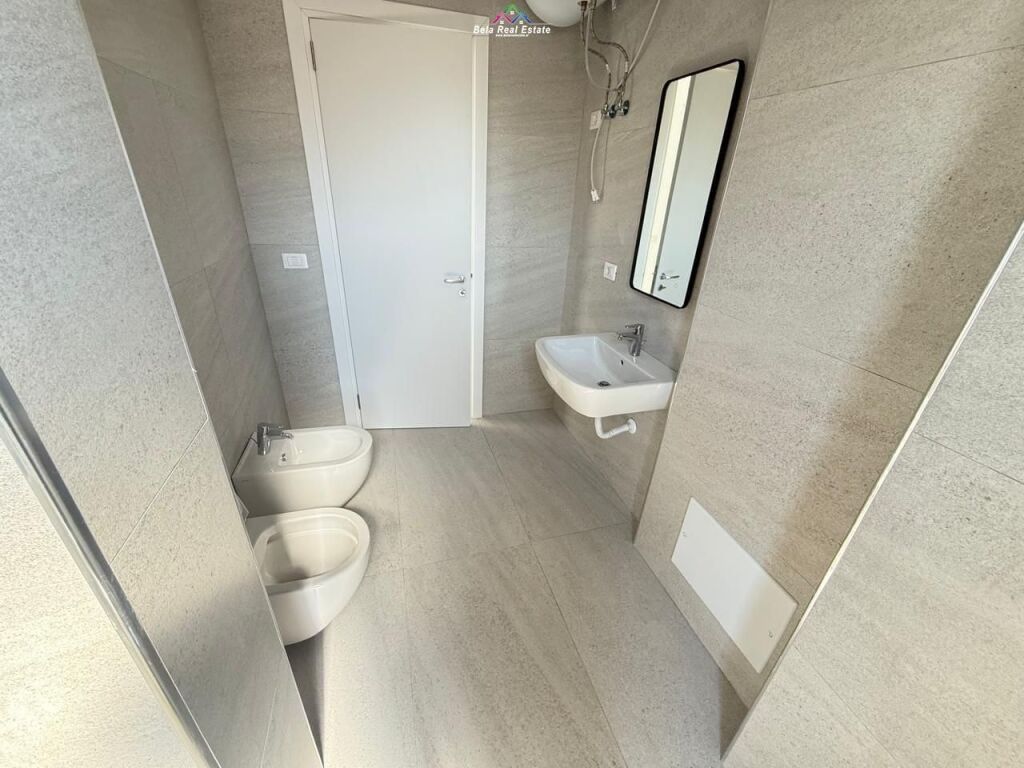 Zyre Me Qera 2+1 Tek Stacioni i Trenit (ID BZ2889) Tirane