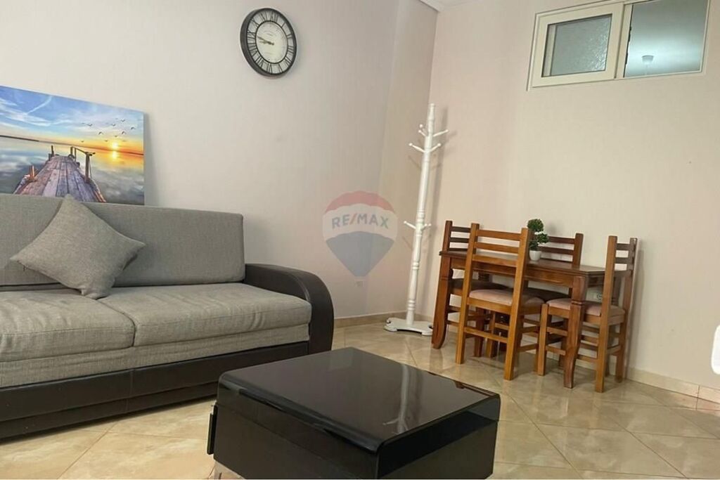 🌊 Apartament 1+1 me Qera – Ujë i Ftohtë, Vlorë